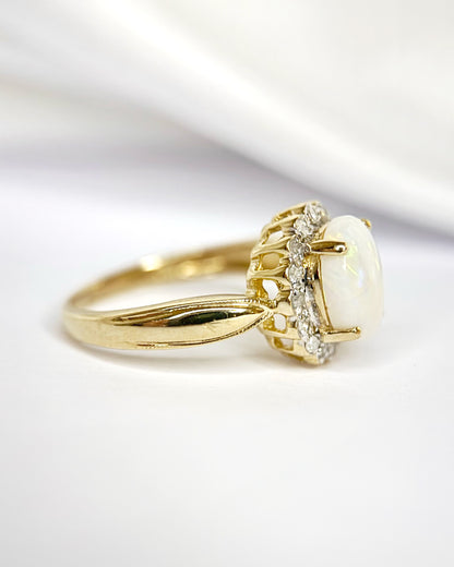 Anillo margarita de ópalo de 0.98 quilates y diamantes de 0.24 quilates «Hinaya»