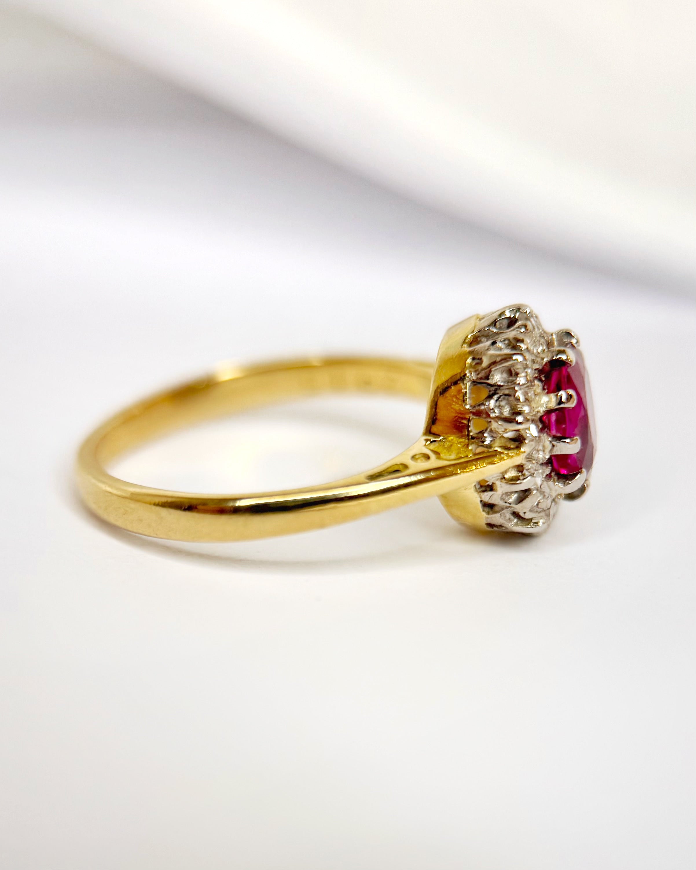 Anillo Margarita de Rubí de 0,70 quilates y Diamantes «Céline»