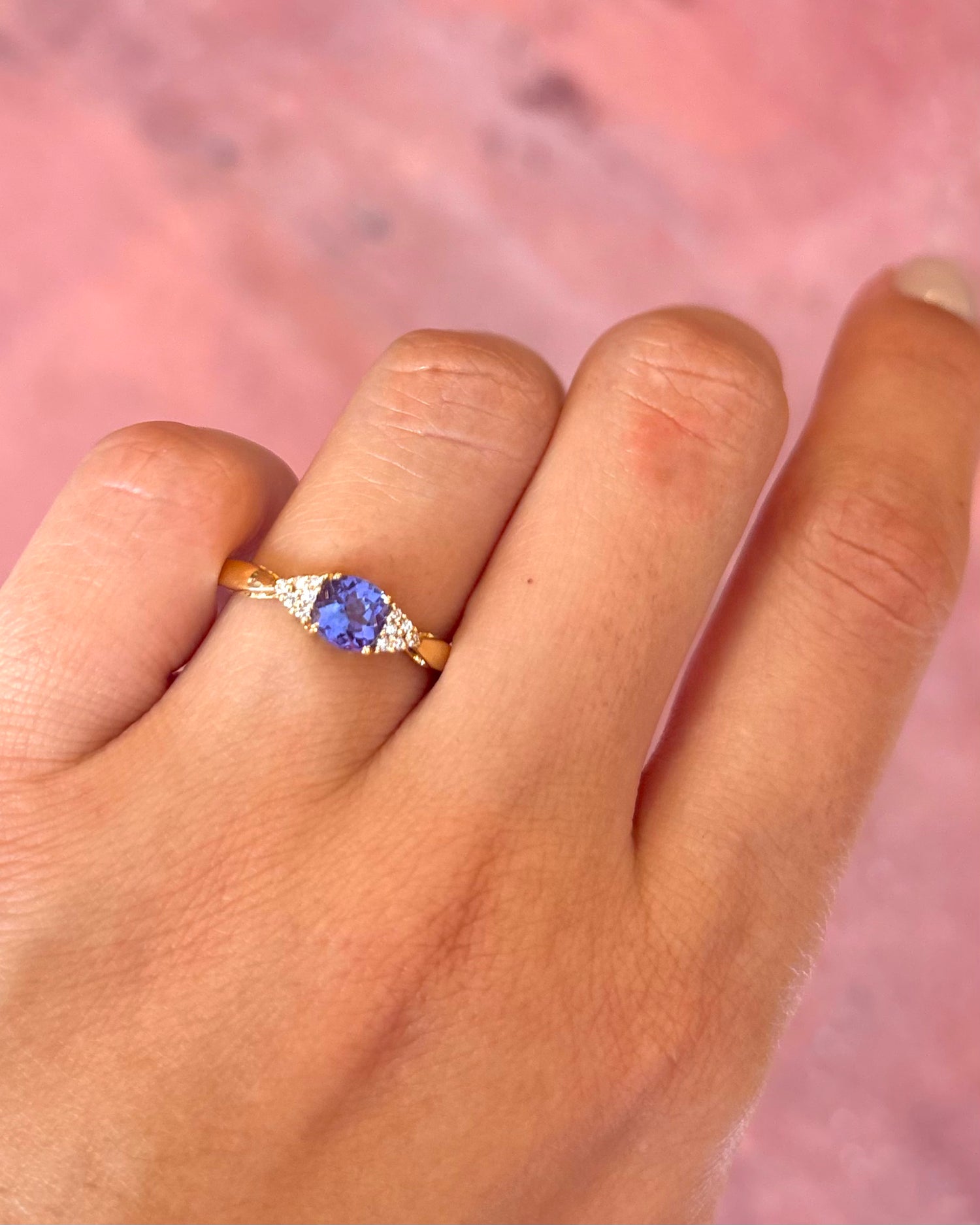 Anillo trilogía de tanzanita de 0.70 quilates y diamantes «Aline»