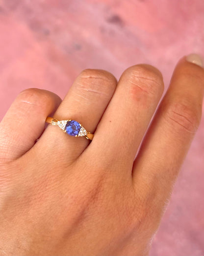 Anillo trilogía de tanzanita de 0.70 quilates y diamantes «Aline»