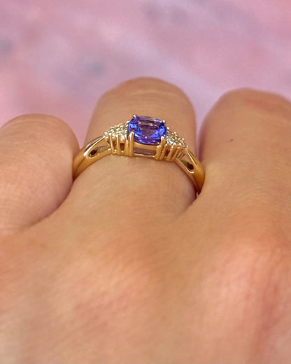 Anillo trilogía de tanzanita de 0.70 quilates y diamantes «Aline»