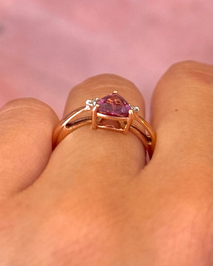 Anillo trilogía de granate de 0,70 quilates y diamantes «Ineya»