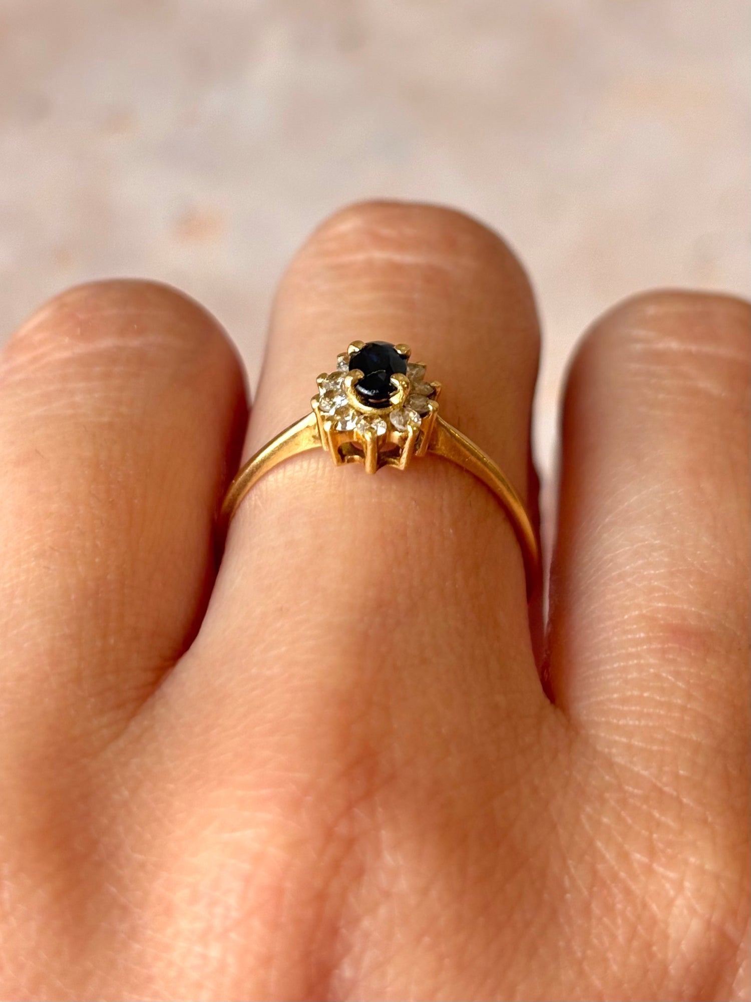 Anillo Marguerite Zafiro y 10 Diamantes "Alienor"