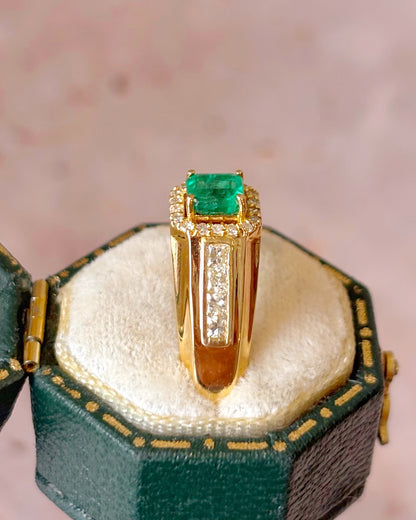 Anillo rígido con esmeralda de 0,62 quilates y 26 diamantes "Tatiana"