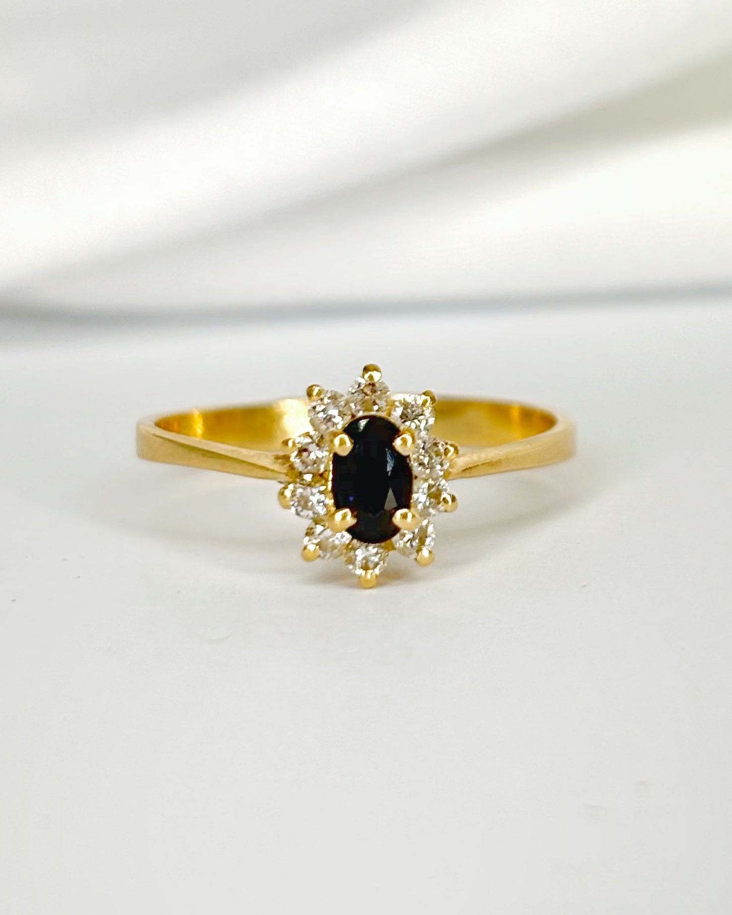 Anillo Marguerite Zafiro y 10 Diamantes "Alienor"