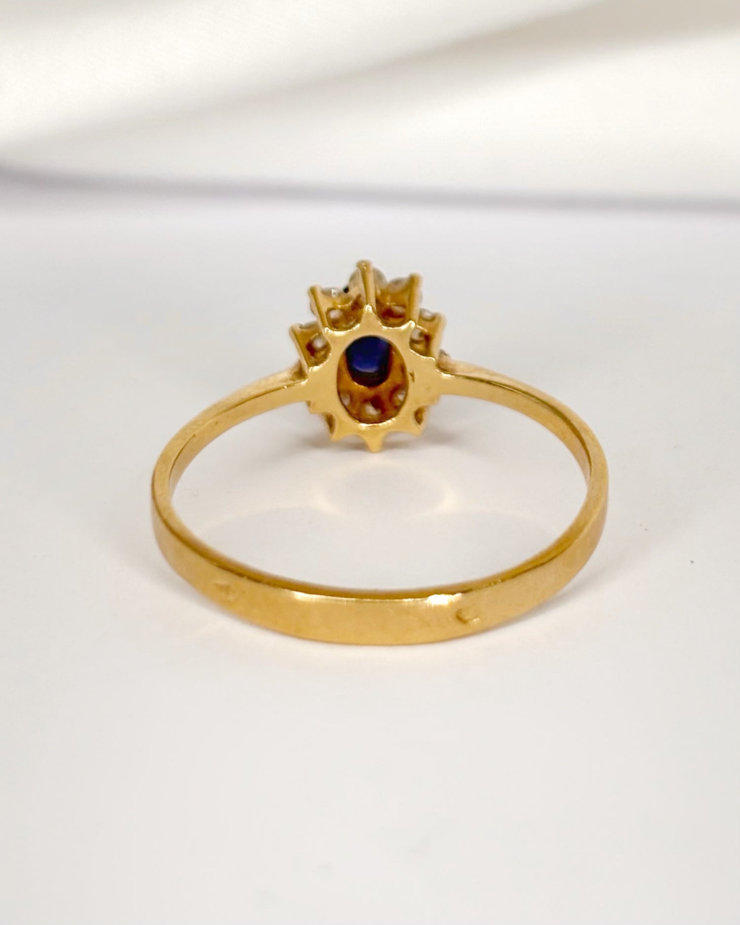 Anillo Marguerite Zafiro y 10 Diamantes "Alienor"
