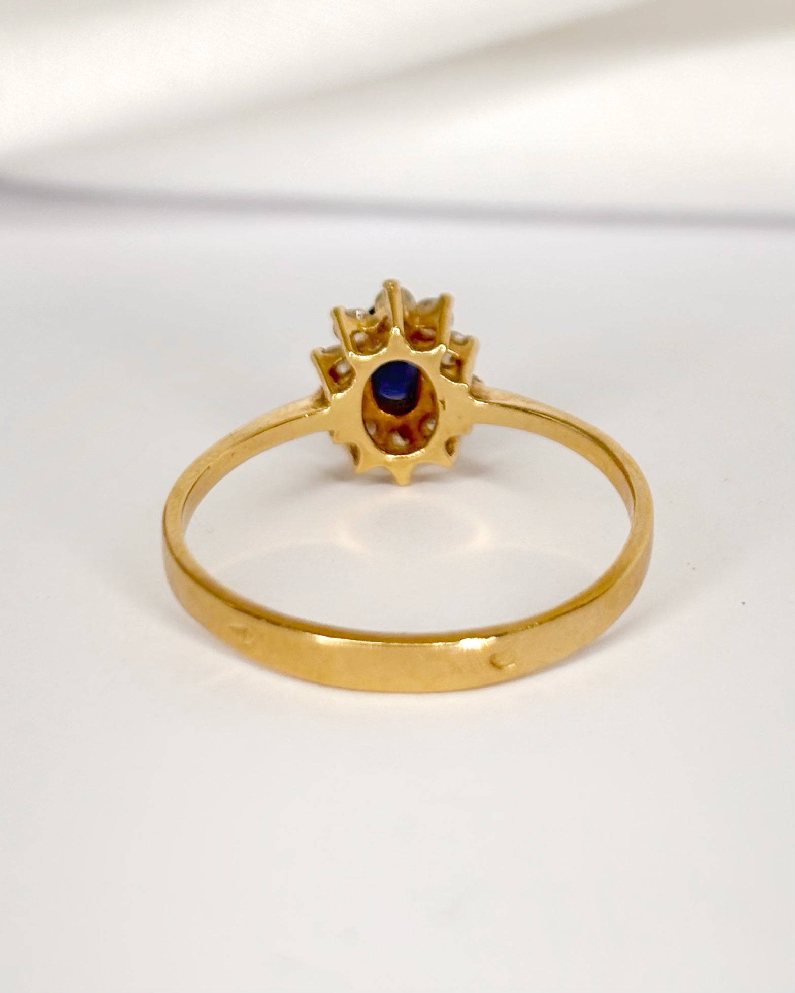 Anillo Marguerite Zafiro y 10 Diamantes "Alienor"
