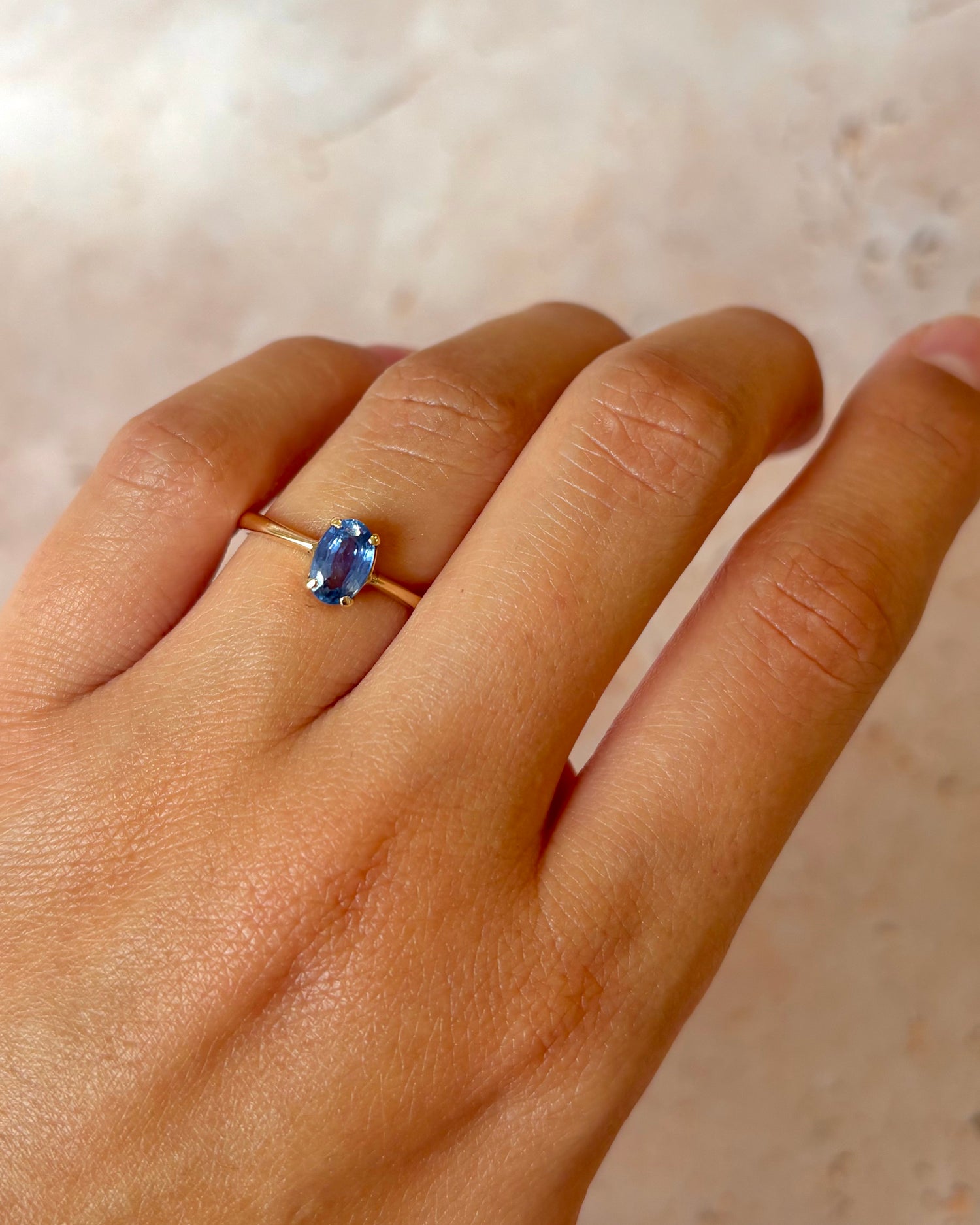 Anillo solitario con zafiro de 0,80 quilates "Flore"