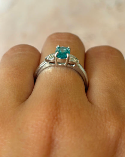 Anillo Trilogía Topacio Azul 0,73 quilates y Diamantes "Ciruela"