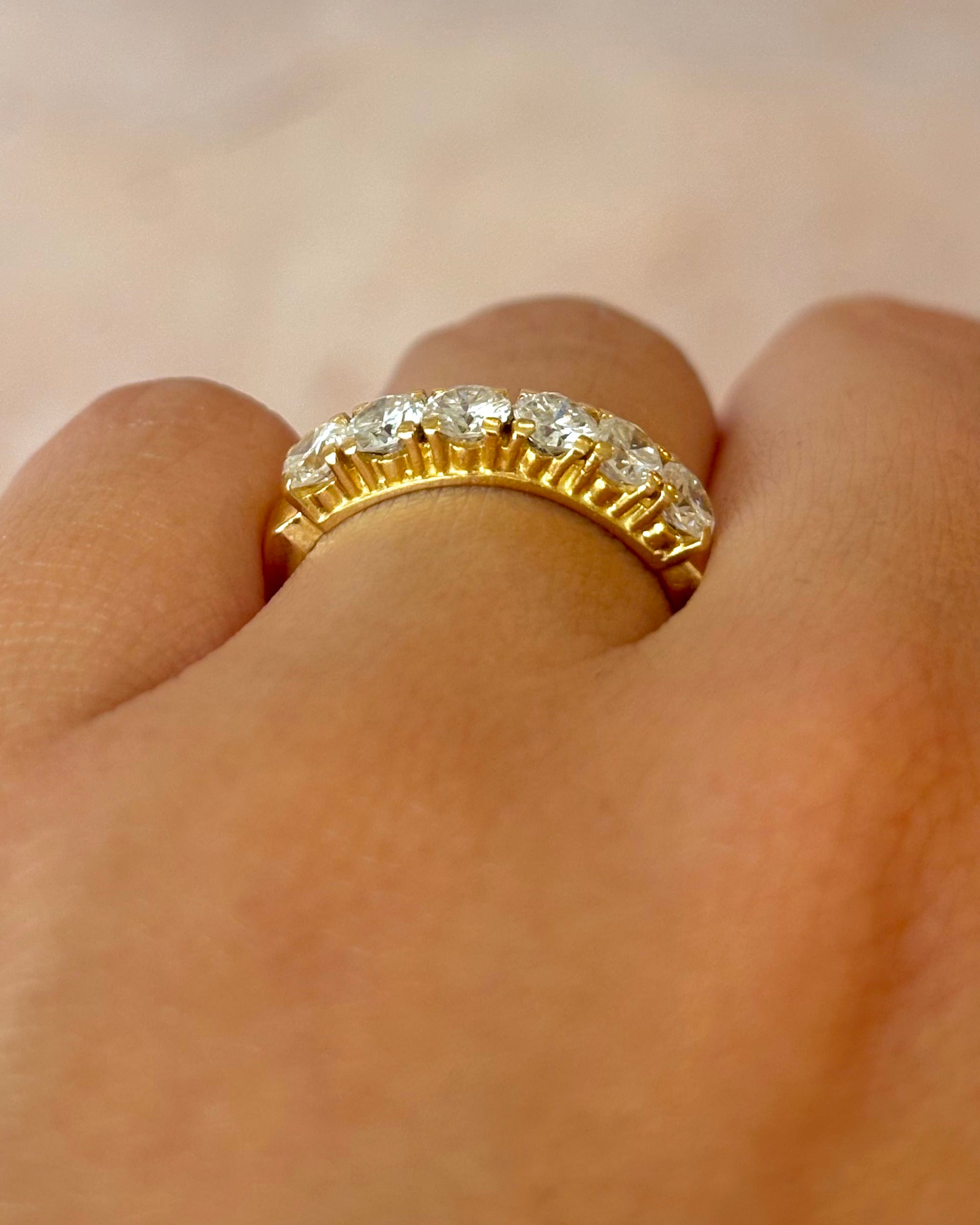 Media alianza con diamantes 0,90 quilates 3,4 mm "Claire"