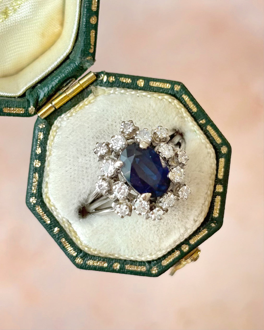 Bague Marguerite Saphir 1.65 carat &amp; Diamants 0.40 carat "Camille"