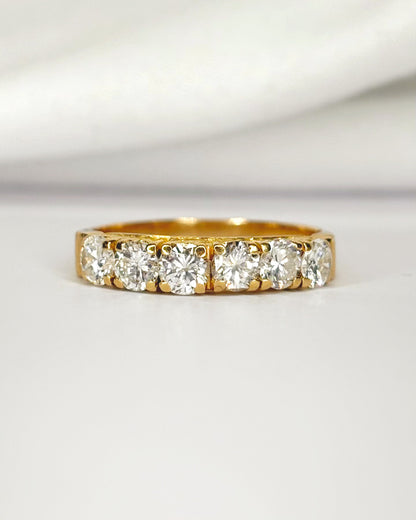 Media alianza con diamantes 0,90 quilates 3,4 mm "Claire"