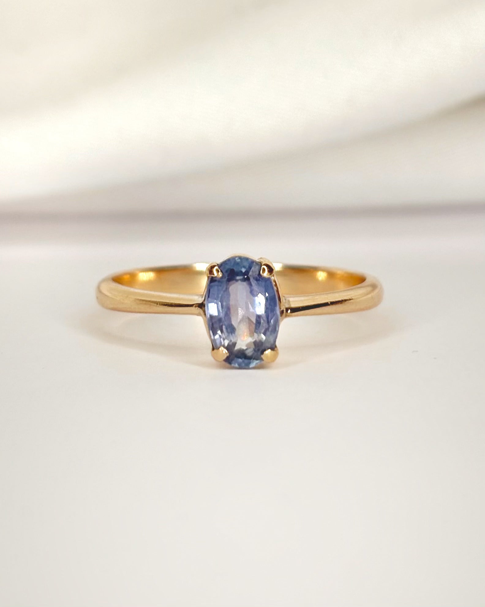 Anillo solitario con zafiro de 0,80 quilates "Flore"