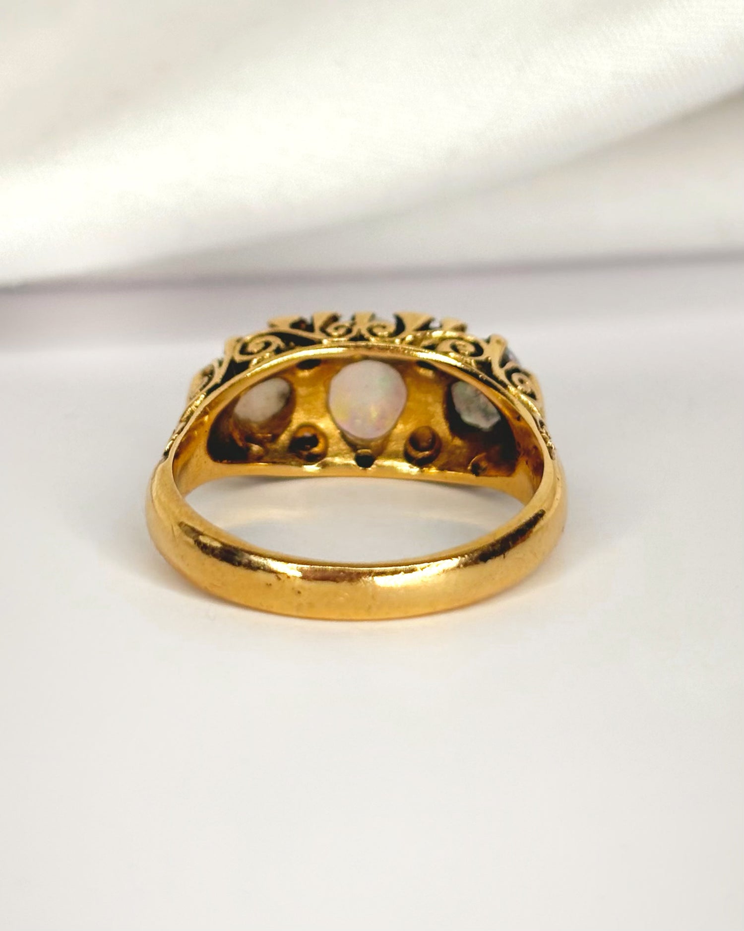 Anillo Trilogía Opales 0,52 quilates y diamantes "Flamine"