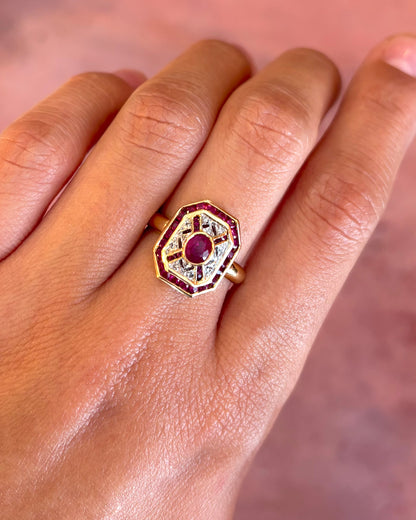 Anillo de estilo art déco con rubí de 1.64 quilates y diamantes «Lana»