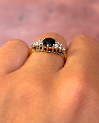 Anillo trilogía de zafiro de 1.17 quilates y diamantes «Nessrine»
