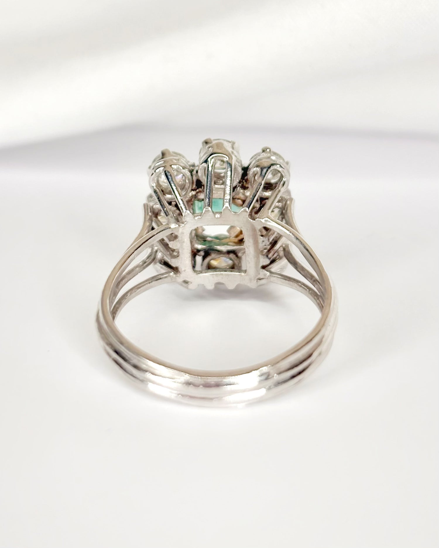 Bague Marguerite Émeraude 1.05 carat &amp; Diamants 1.50 carat "Lisa"
