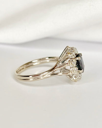 Anillo Margarita de zafiro de 1.18 quilates y diamantes de 0.30 quilates «Brigitte»