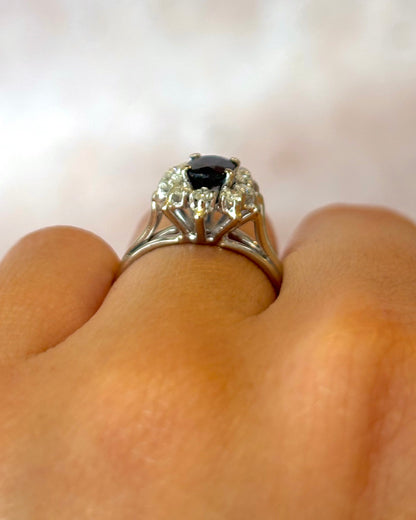 Anillo Margarita de zafiro de 1.18 quilates y diamantes de 0.30 quilates «Brigitte»