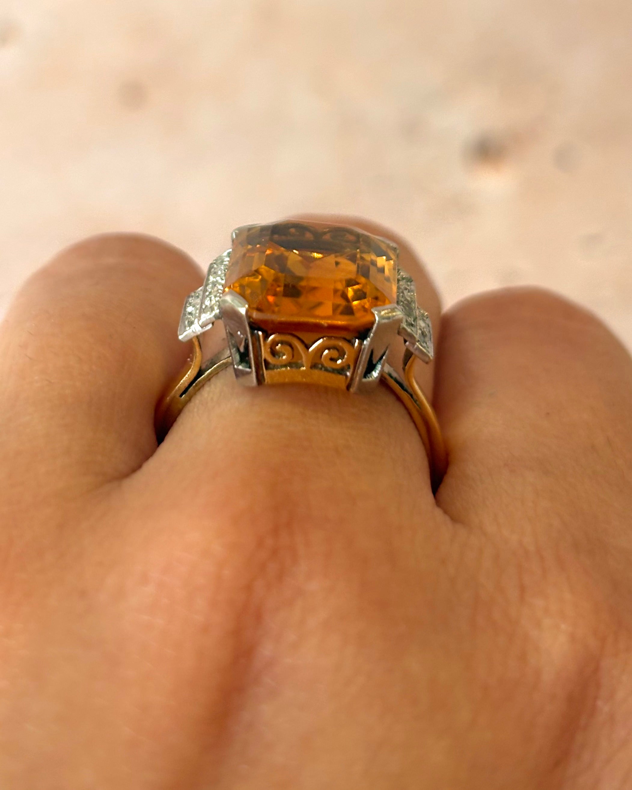 Anillo Art Déco Citrino 7.20 quilates y diamantes "Coline"