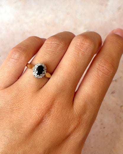Marguerite Ring Sapphire 0.70 Carat &amp; Diamonds "Chloé"