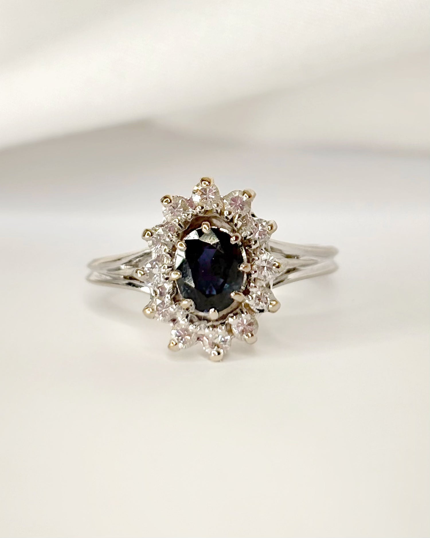 Marguerite Ring Sapphire 0.75 carat &amp; Diamonds 0.24 carat "Christiane"