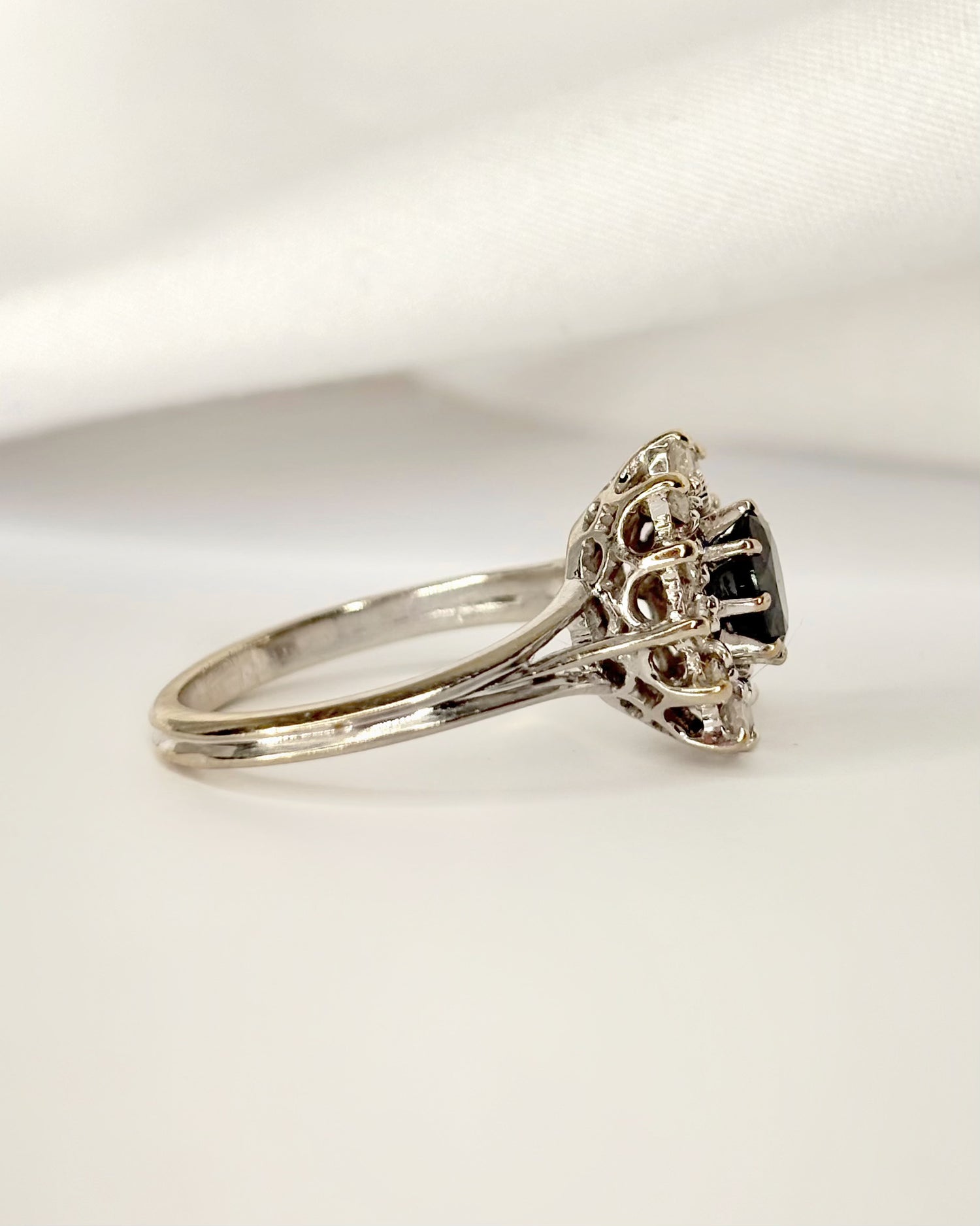 Marguerite Ring Sapphire 0.75 carat &amp; Diamonds 0.24 carat "Christiane"