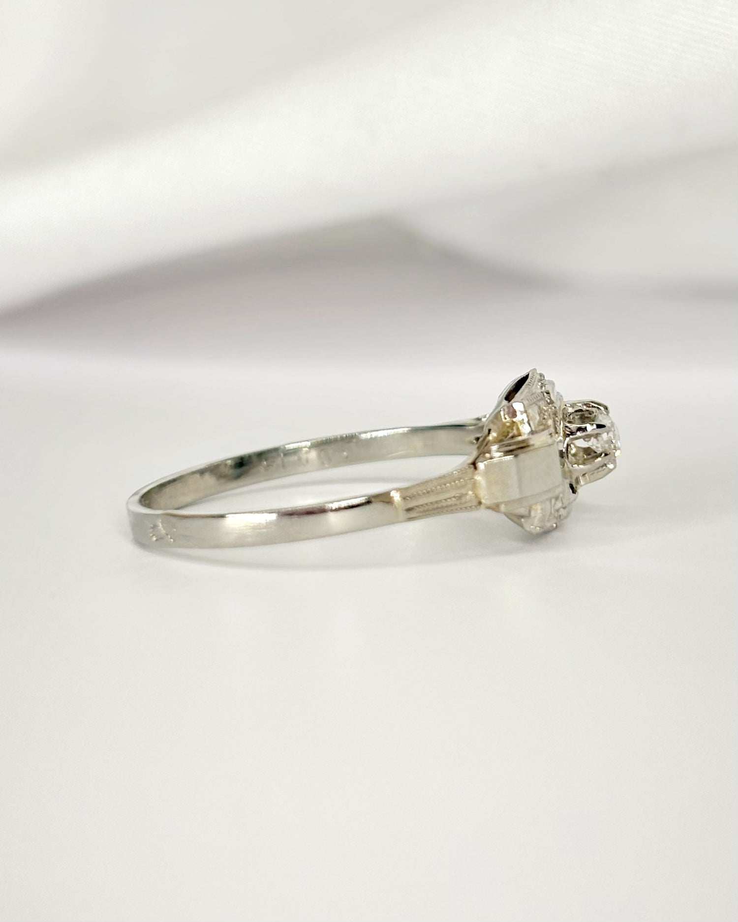 Art Deco Diamond Ring "Jeanne"