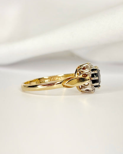 Marguerite Ring Sapphire 0.70 Carat &amp; Diamonds "Chloé"