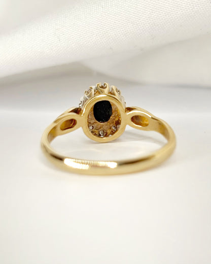 Marguerite Ring Sapphire 0.70 Carat &amp; Diamonds "Chloé"