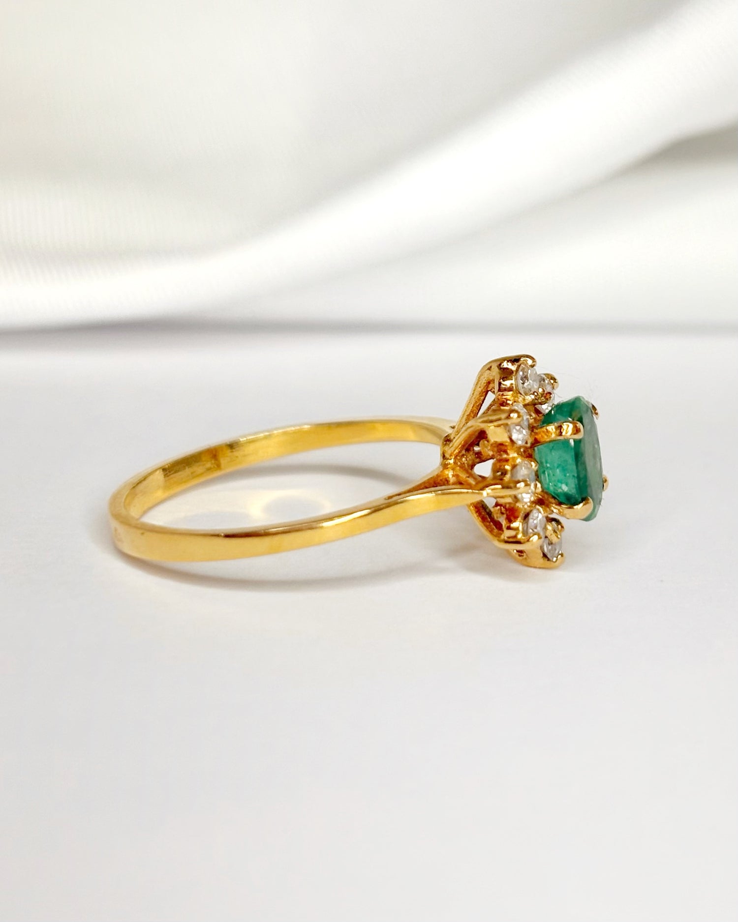 Bague Marguerite Émeraude &amp; Diamants "Carla"