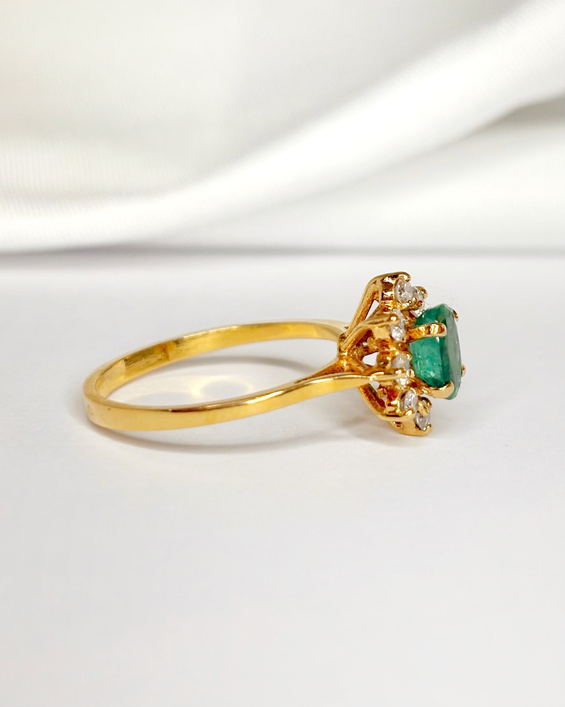 Bague Marguerite Émeraude &amp; Diamants "Carla"