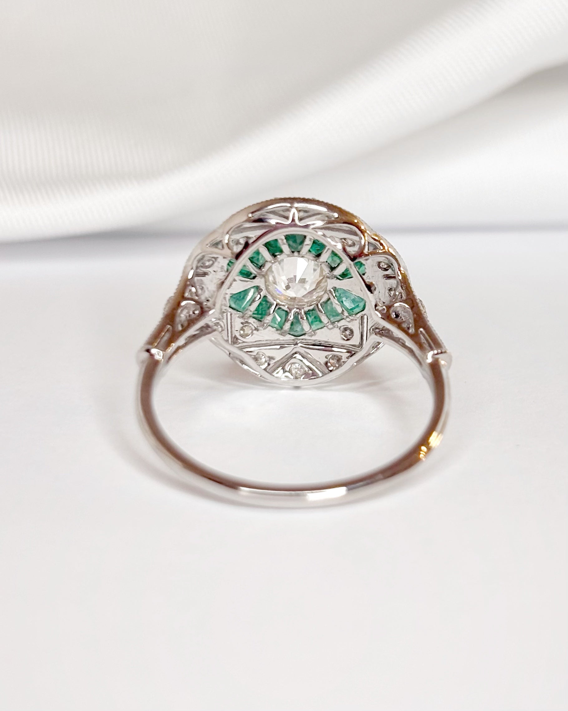 Bague Style Art-Déco Émeraudes &amp; Diamants 0.63 carat "Cécilia"