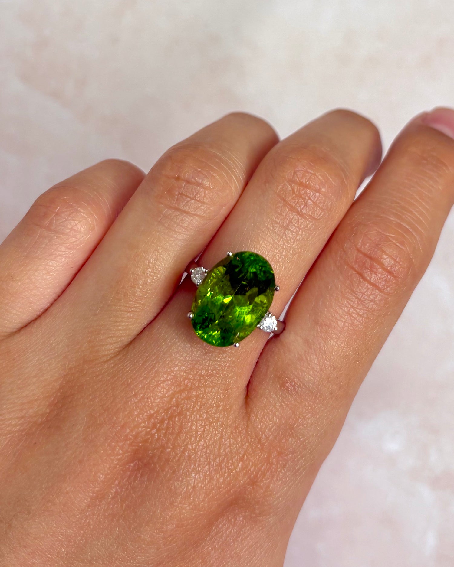 Bague Trilogie Péridot 10.85 carats &amp; Diamants "Agnes"