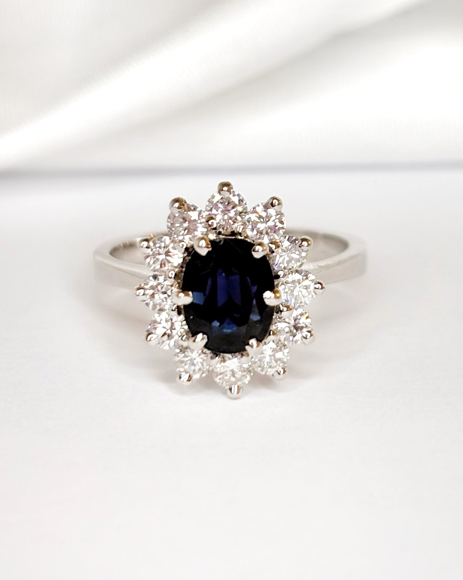Bague Marguerite Saphir 1.80 carat &amp; Diamants 0.96 carat "Marjorie"