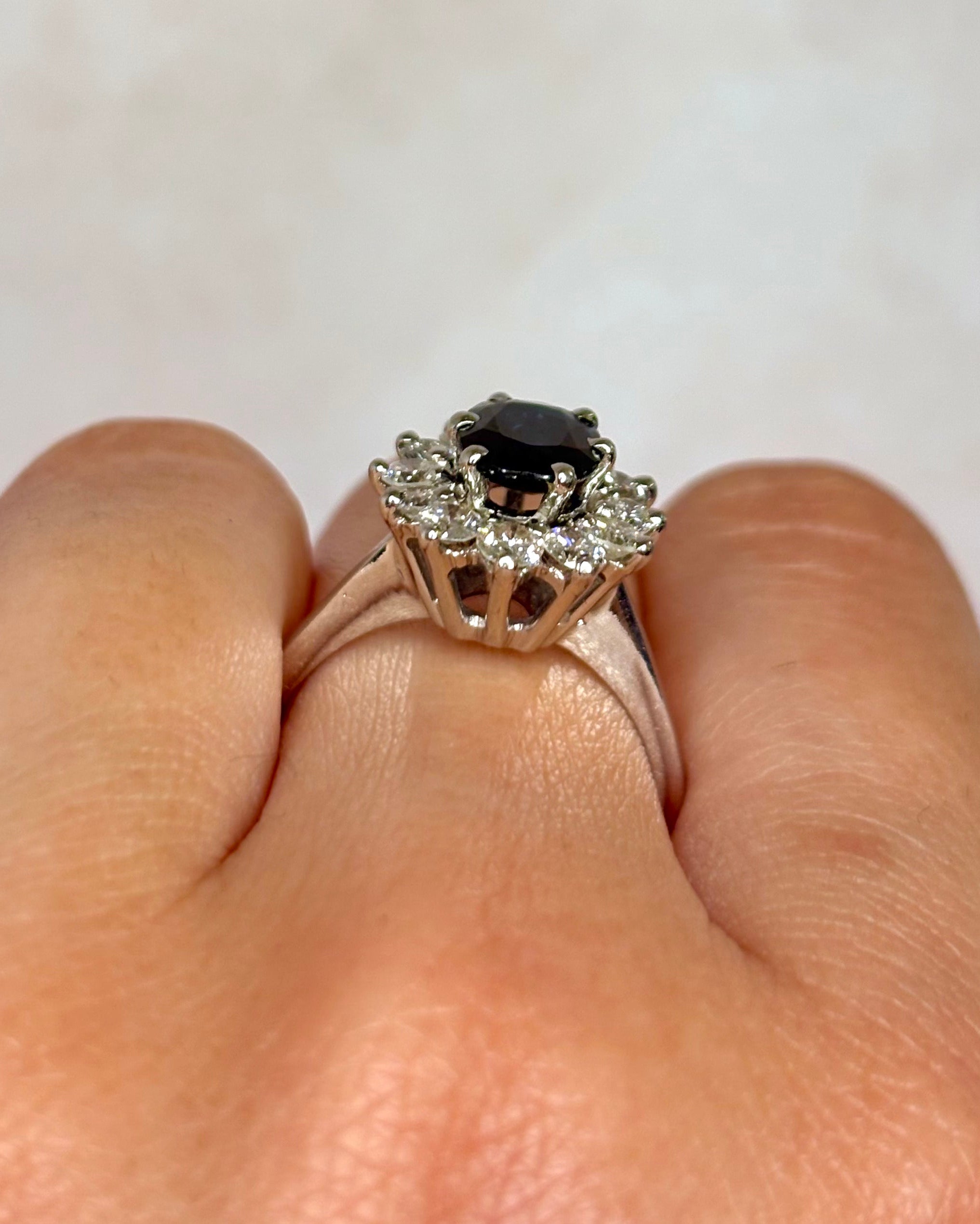 Bague Marguerite Saphir 1.80 carat &amp; Diamants 0.96 carat "Marjorie"