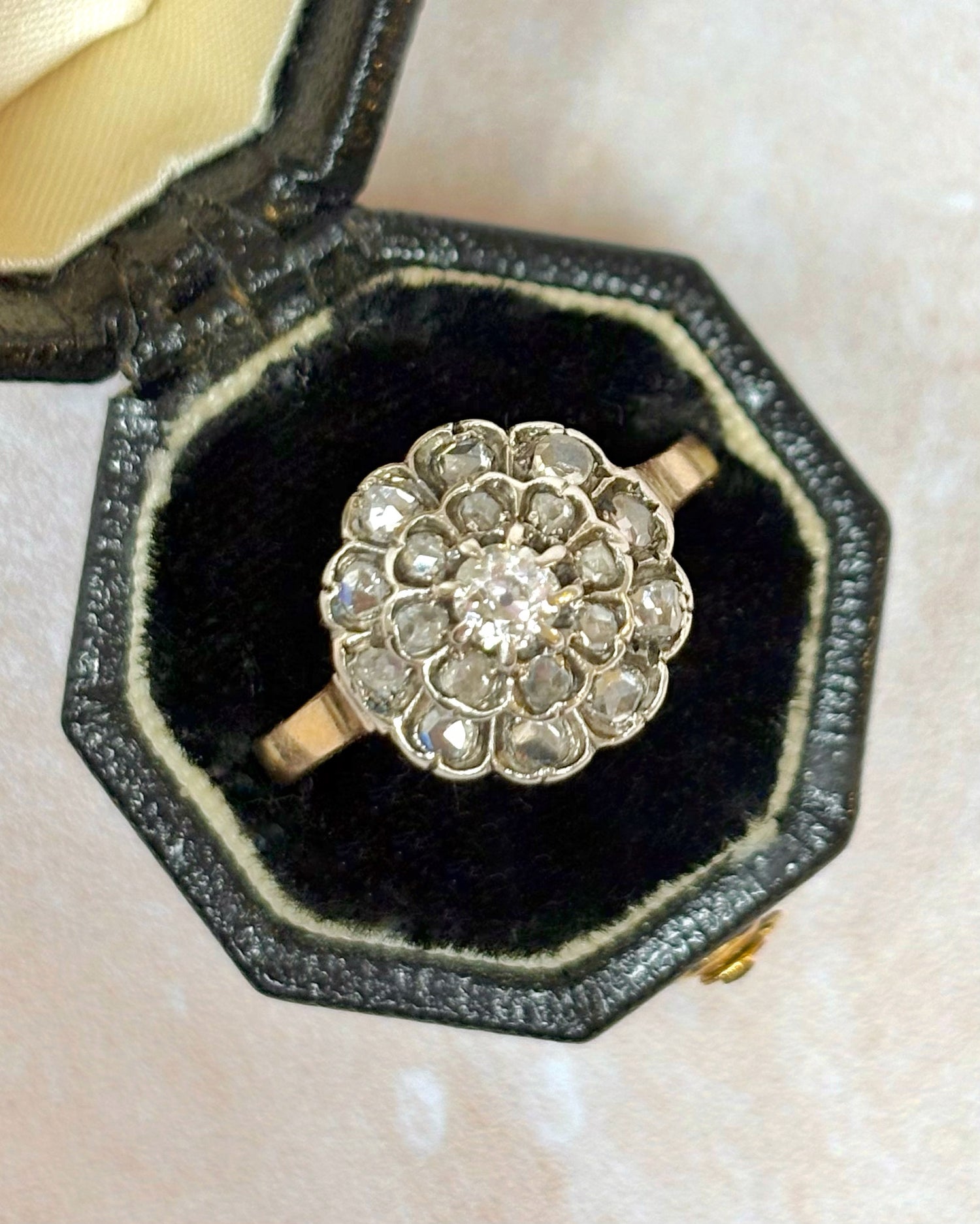 Bague Marguerite Art-Déco Diamants 0.60 carat "Rina"