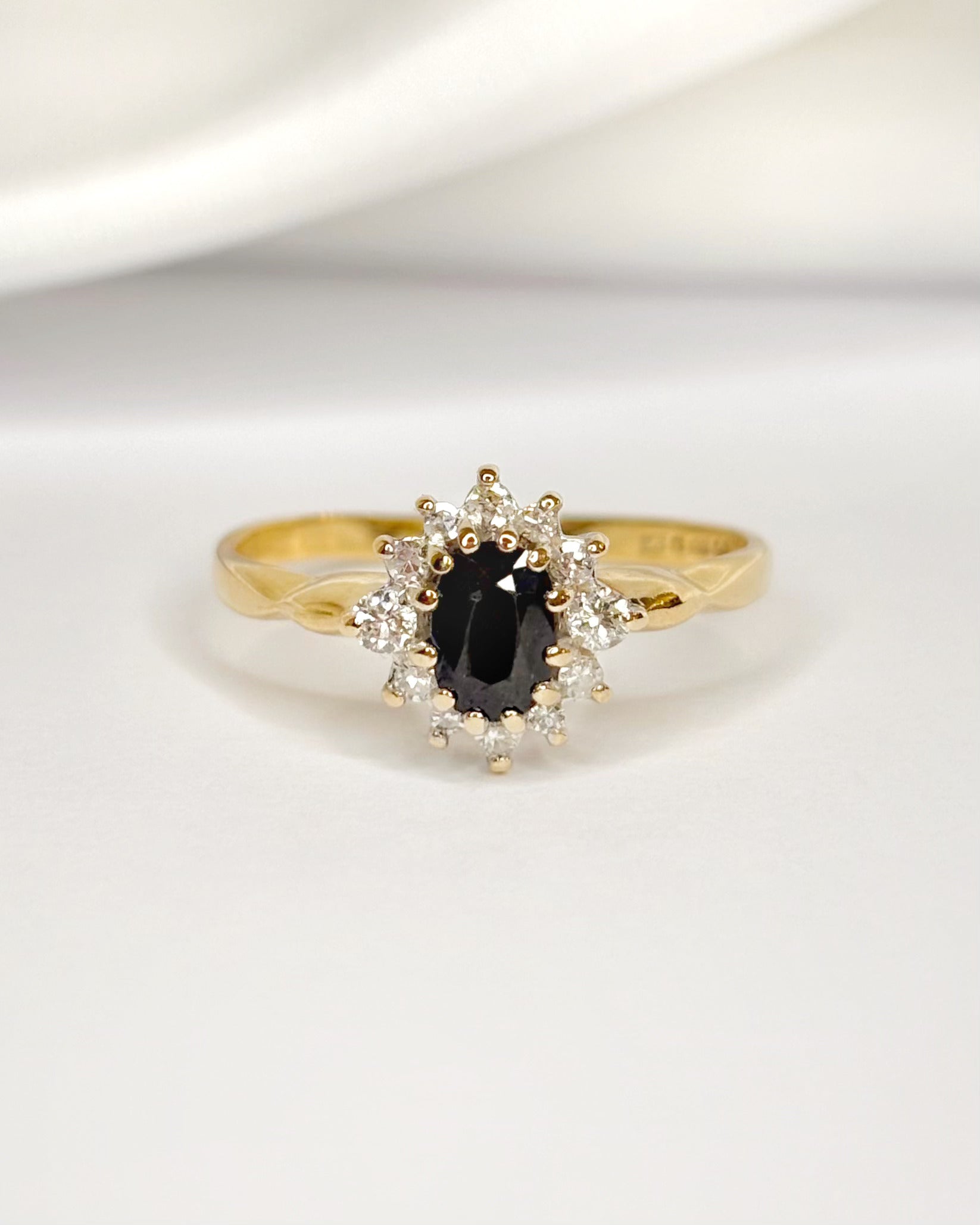 Anillo Marguerite Zafiro 0,70 quilates y diamantes "Huguette"