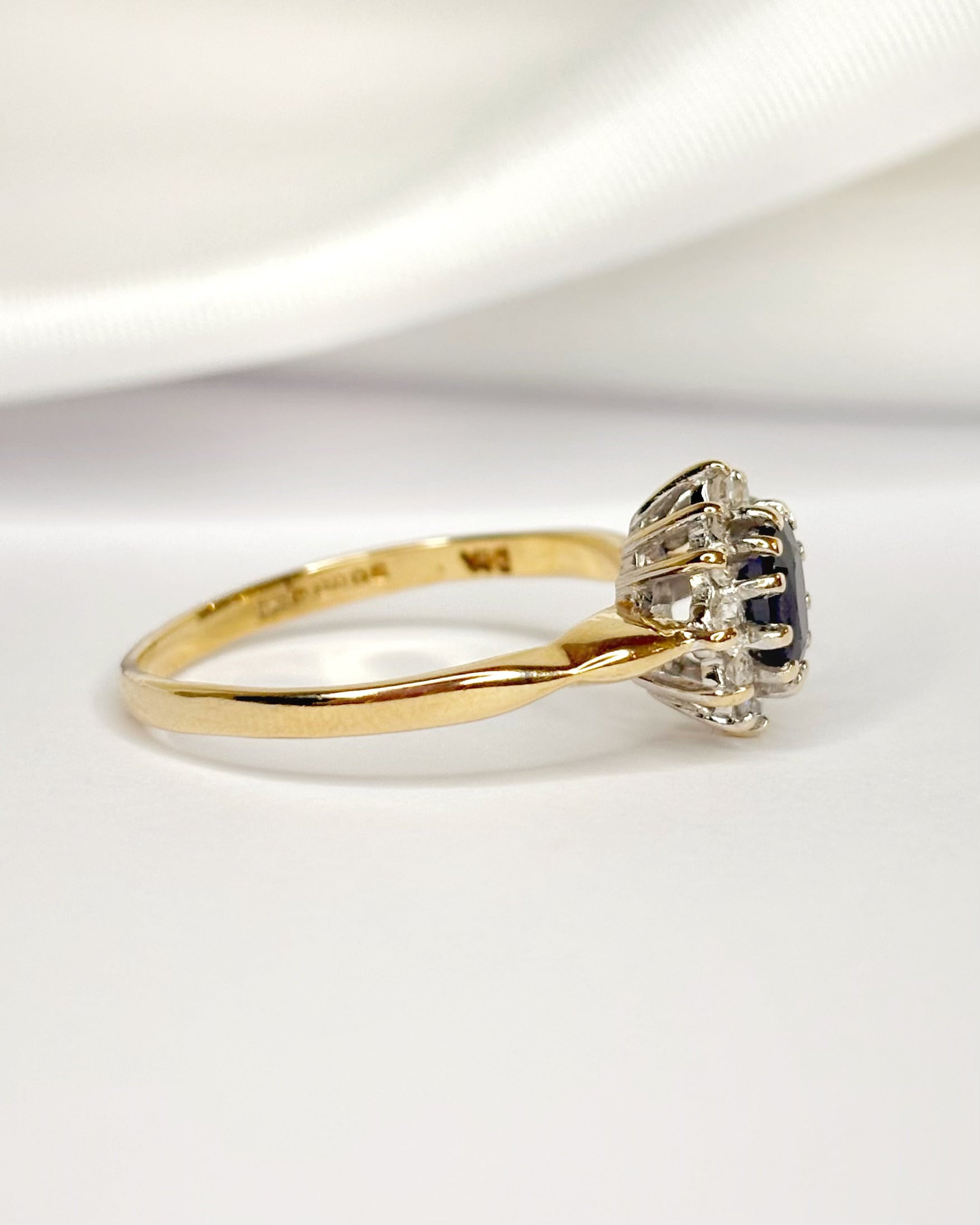 Anillo Marguerite Zafiro 0,70 quilates y diamantes "Huguette"