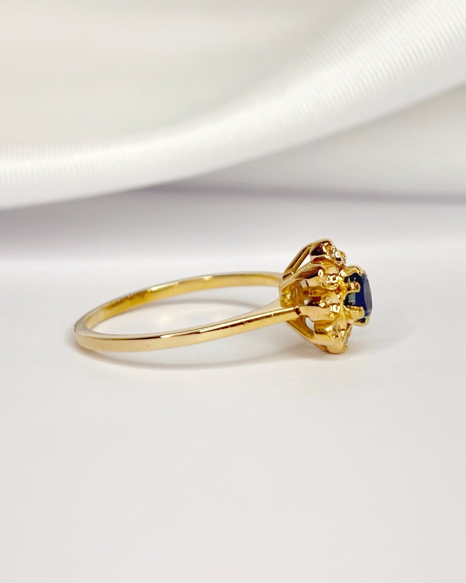 Bague Marguerite Saphir 0.24 carat &amp; Diamants "Solène"