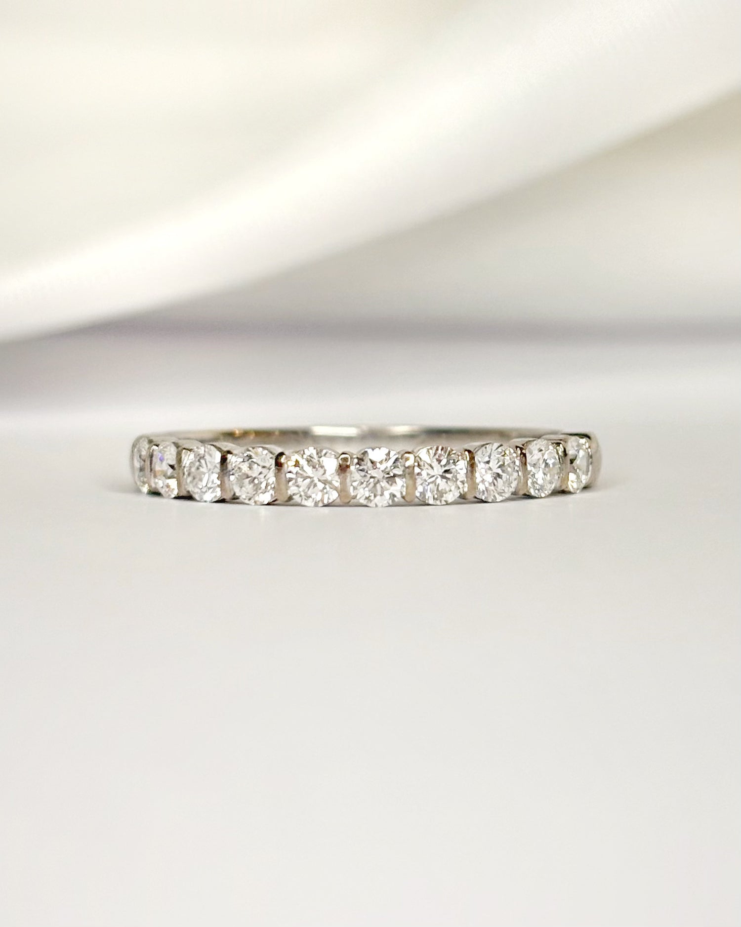 Media alianza con diamantes 0,50 quilates 2,5 mm "Elina"