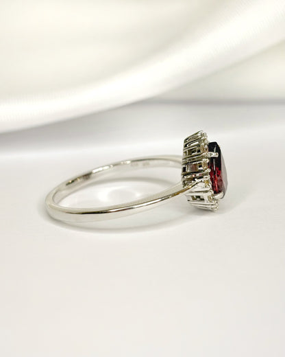 Anillo Marguerite con Turmalina Rosa de 1.20 quilates y Diamantes "Zina"
