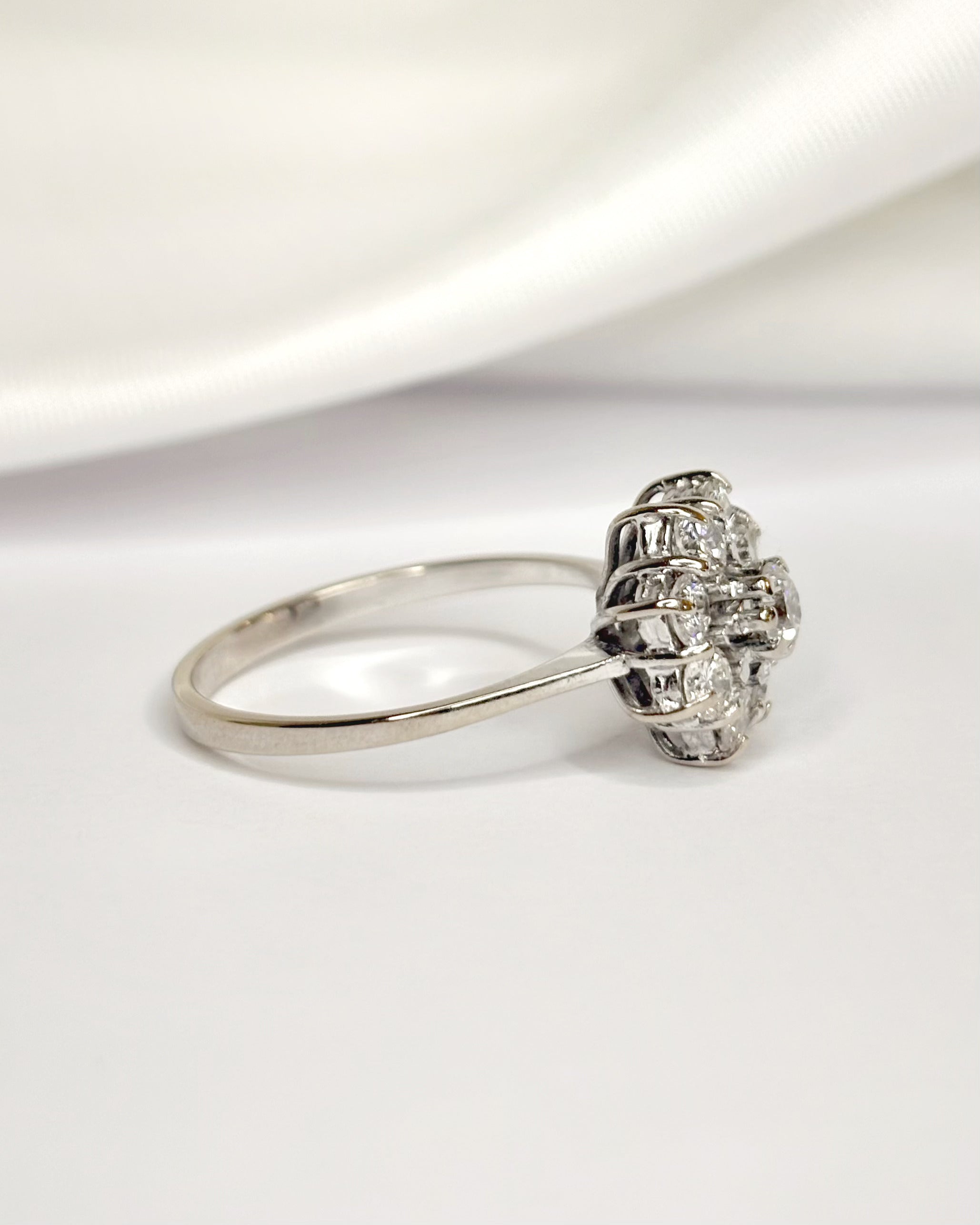 Bague Marguerite Diamants 0.89 carat "Cécile"
