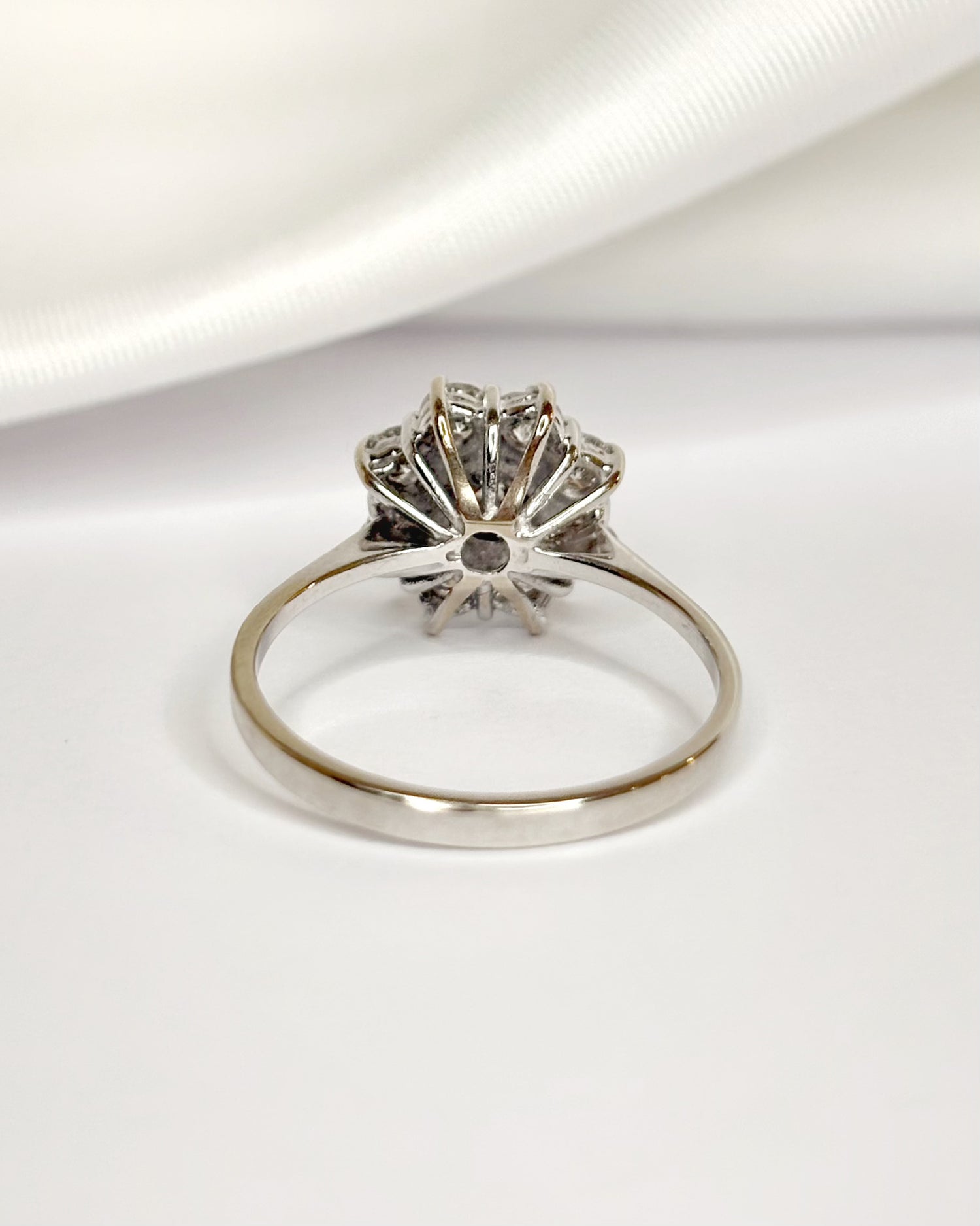Bague Marguerite Diamants 0.89 carat "Cécile"