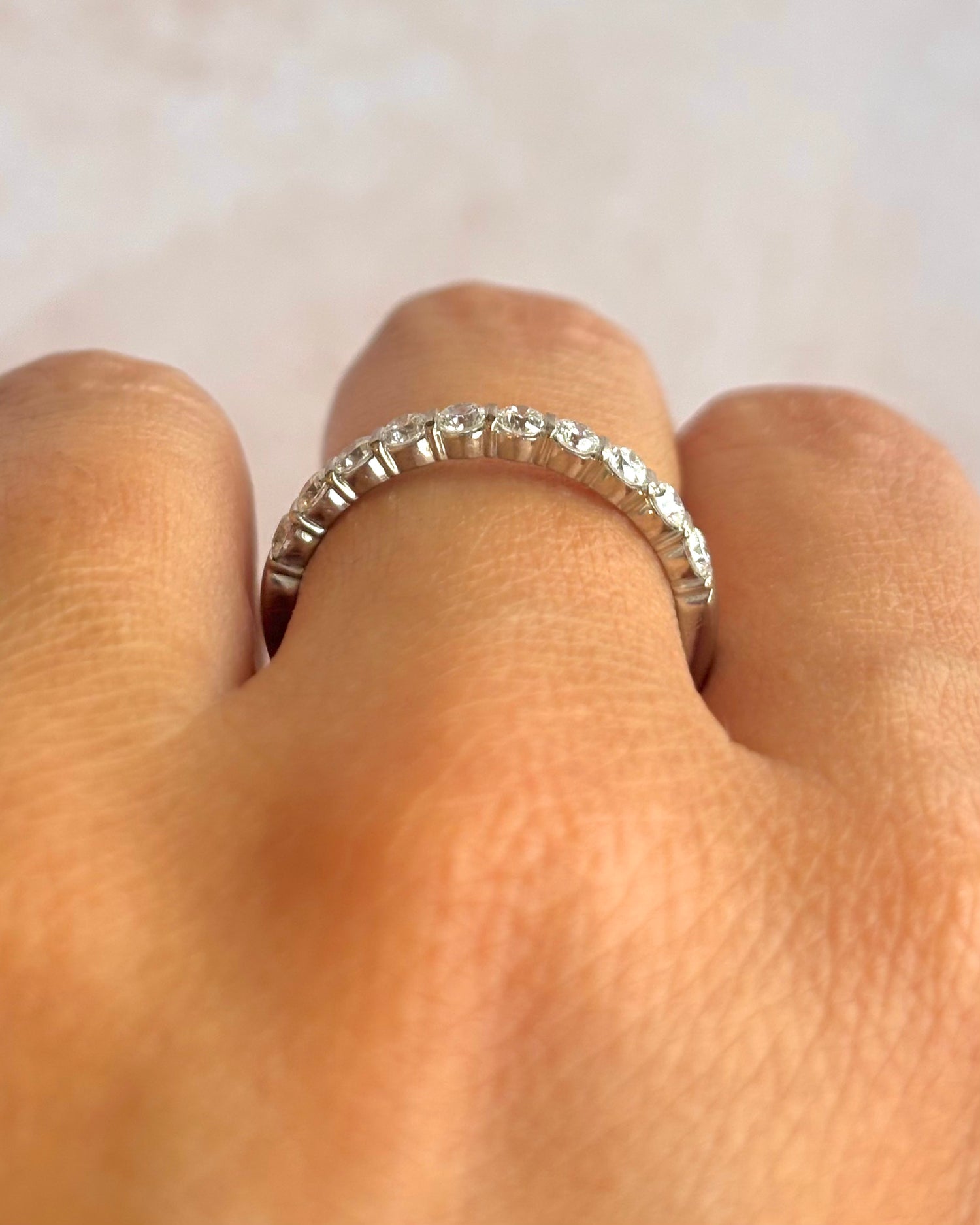 Media alianza con diamantes 0,50 quilates 2,5 mm "Elina"