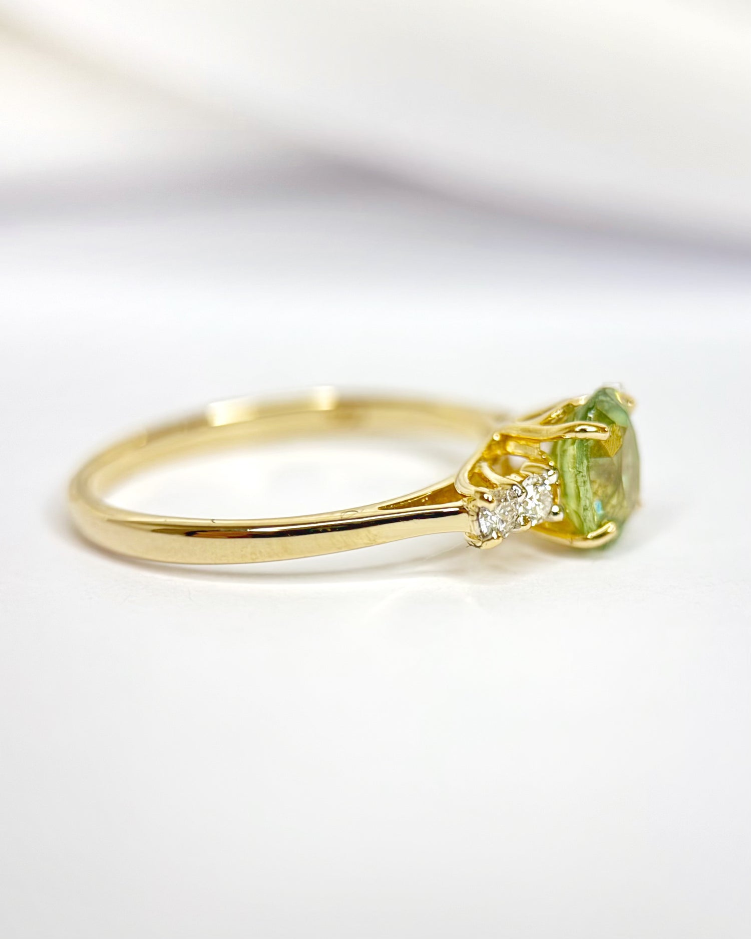 Bague Trilogie Grenat Vert Lime 1.17 carat &amp; Diamants "Nava"
