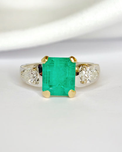 Anillo Trilogía Esmeralda 2.50 quilates y Diamantes 0.80 quilates 7.42g "Alba"
