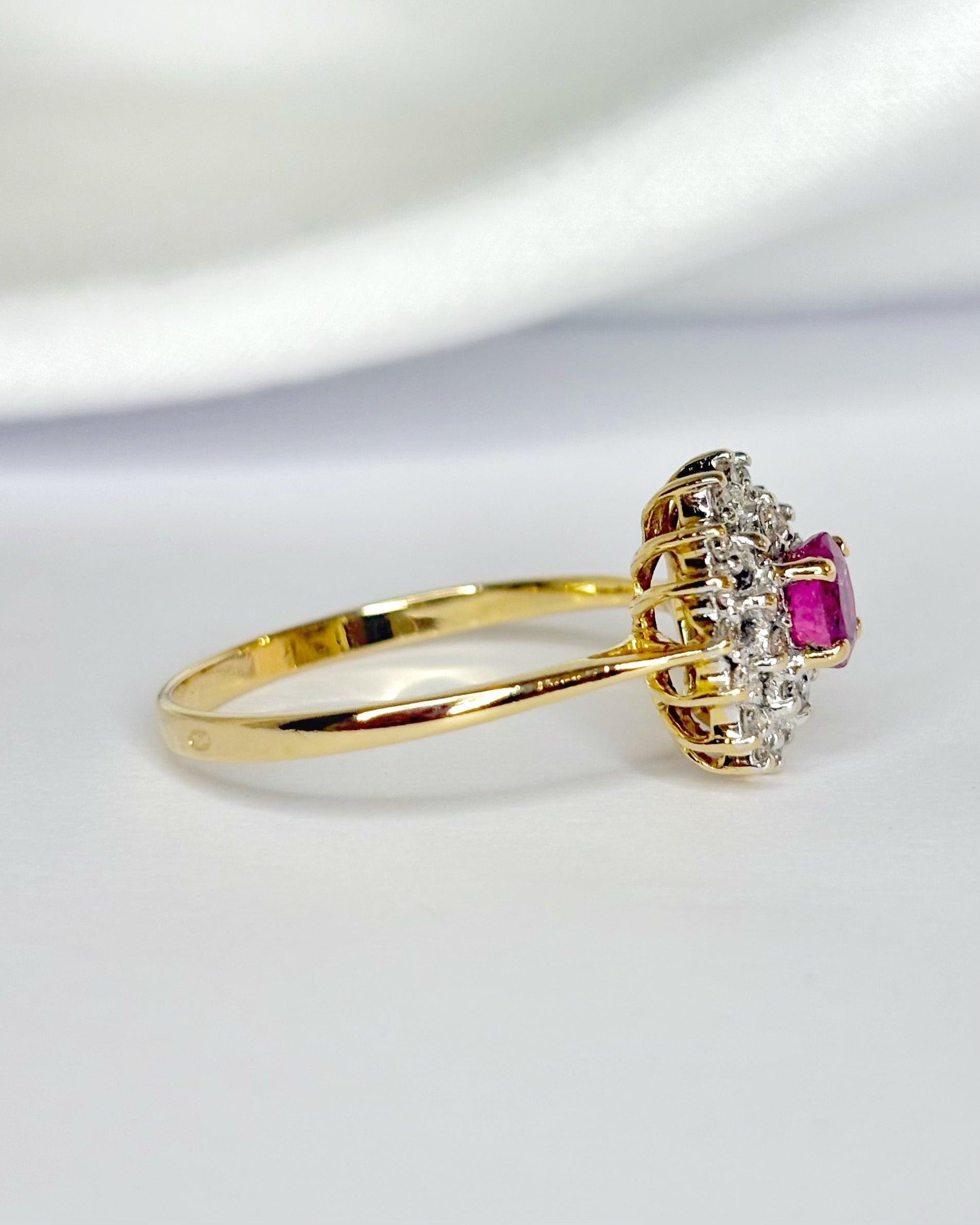 Bague Marguerite Rubis 0.60 carat &amp; Diamants 0.26 carat "Louise"