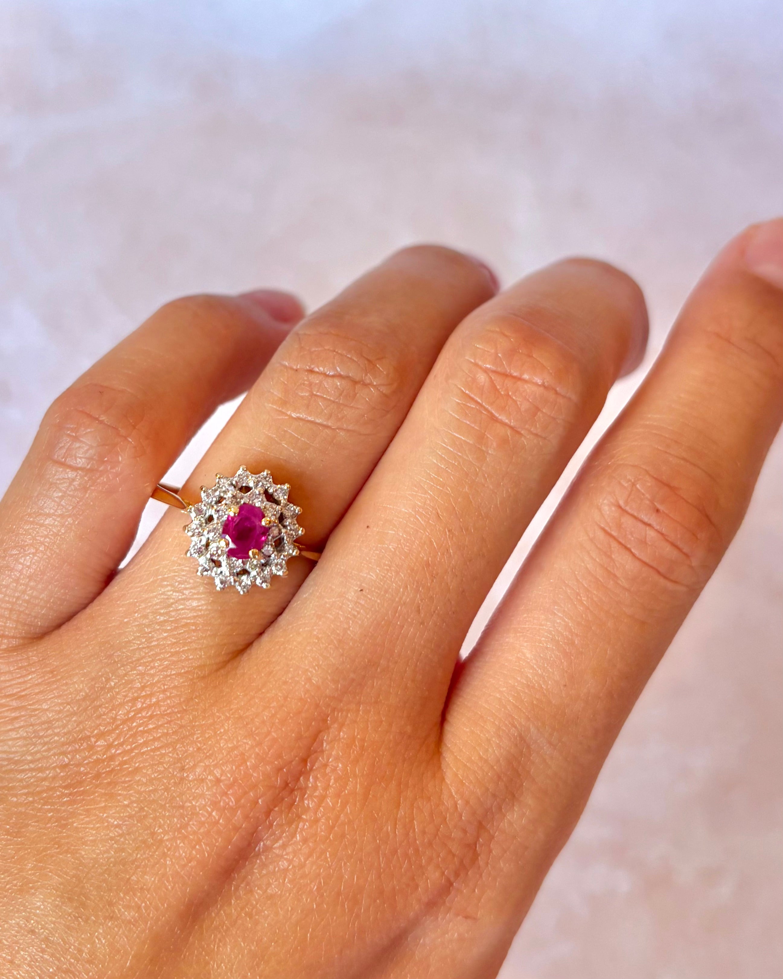 Bague Marguerite Rubis 0.60 carat &amp; Diamants 0.26 carat "Louise"