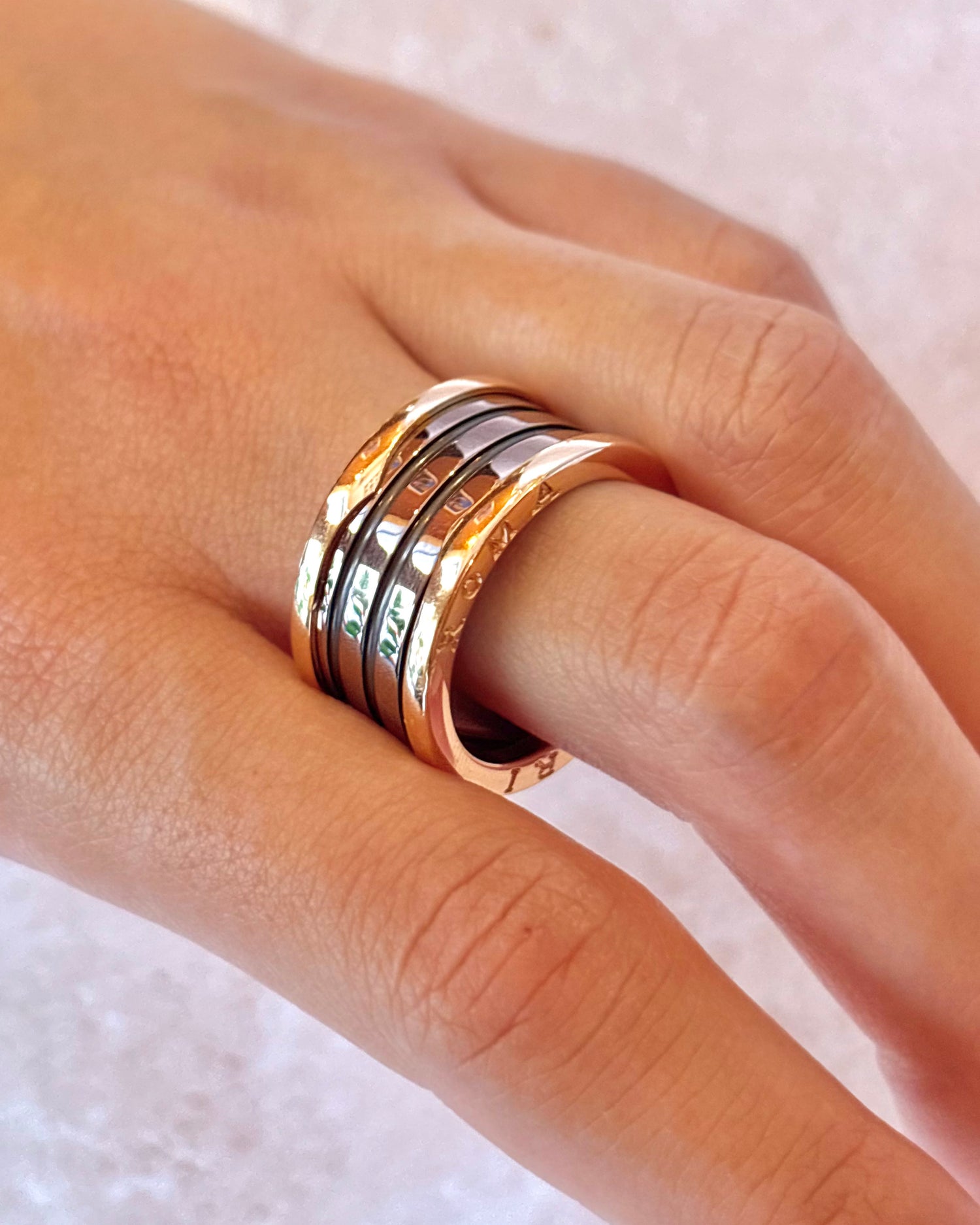 Anillo Jonc Bulgari Oro Rosa y Cerámica "B.zero1"